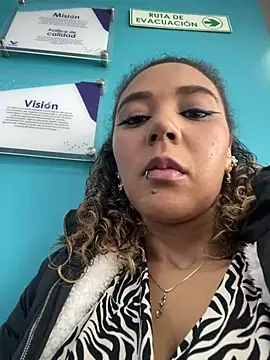 charlott lens online show from 02/17/25, 03:09