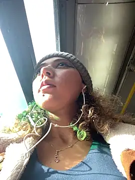 charlott lens online show from 02/18/25, 12:39