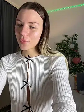 Snapshot of KittyKatyDream chatting on 02/14/25, 06:19 KittyKatyDream online show from 02/14/25, 06:19