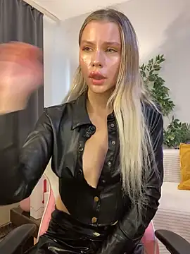 Snapshot of KittyKatyDream chatting on 11/09/25, 02:15 KittyKatyDream online show from 11/09/25, 02:15