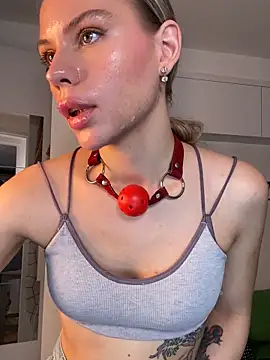 Snapshot of KittyKatyDream chatting on 11/19/25, 03:01 KittyKatyDream online show from 11/19/25, 03:01