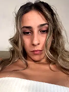 Snapshot of Chiara_2002 chatting on 10/06/25, 09:56 Chiara 2002 online show from 10/06/25, 09:56