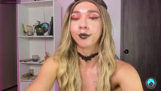 Snapshot of sofi_elfqueen chatting on 02/19/25, 02:55 sofi elfqueen online show from 02/19/25, 02:55