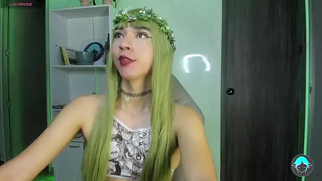 Snapshot of sofi_elfqueen chatting on 02/25/25, 03:09 sofi elfqueen online show from 02/25/25, 03:09