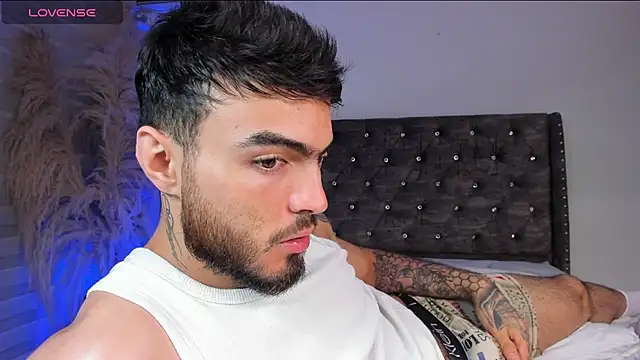 Snapshot of Paulwolf69 chatting on 12/03/24, 04:58 Paulwolf69 online show from 12/03/24, 04:58