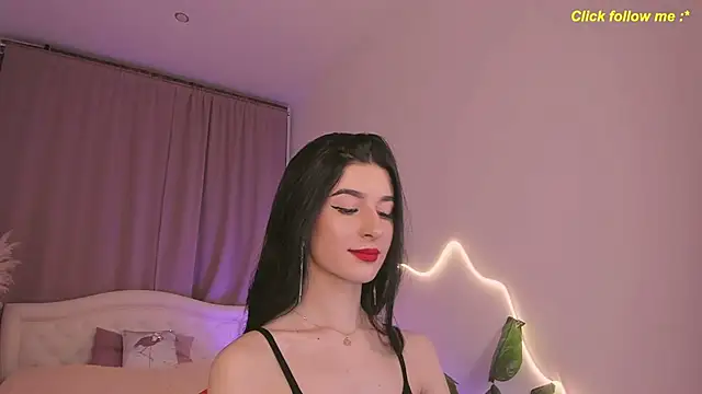Snapshot of LauraCoy chatting on 05/06/26, 08:25 LauraCoy online show from 05/06/26, 08:25
