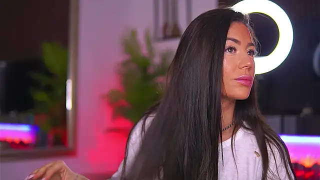 Abbela White online show from 04/18/26, 06:28