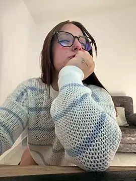 Snapshot of Megan_lu2 chatting on 09/11/25, 12:27 Megan lu2 online show from 09/11/25, 12:27