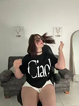 Snapshot of Megan_lu2 chatting on 11/27/25, 05:31 Megan lu2 online show from 11/27/25, 05:31