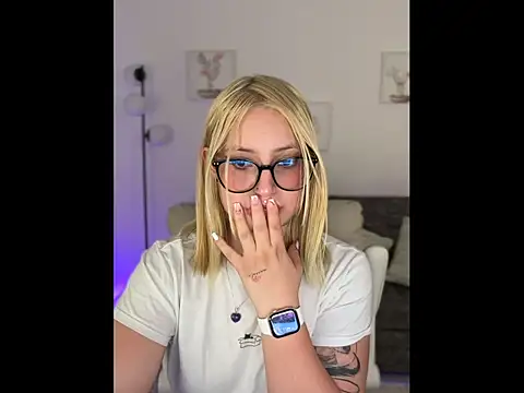 Megan lu2 online show from 04/15/26, 01:56