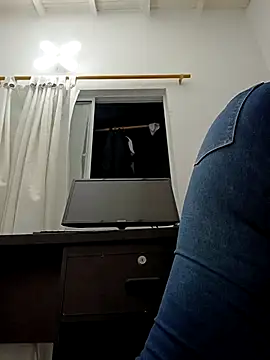 Snapshot of HORNY_MATURE25 chatting on 12/19/25, 12:50 HORNY MATURE25 online show from 12/19/25, 12:50