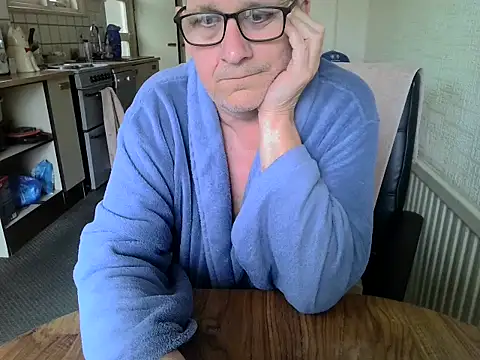 Snapshot of daddyflash chatting on 04/28/26, 07:13 daddyflash online show from 04/28/26, 07:13