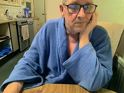 Snapshot of daddyflash chatting on 04/30/26, 10:03 daddyflash online show from 04/30/26, 10:03