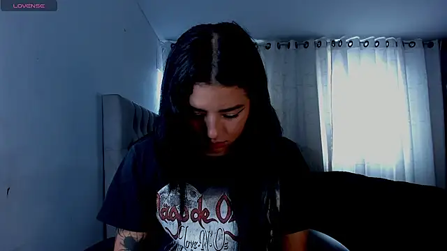 aliice walker  online show from 04/27/26, 04:05