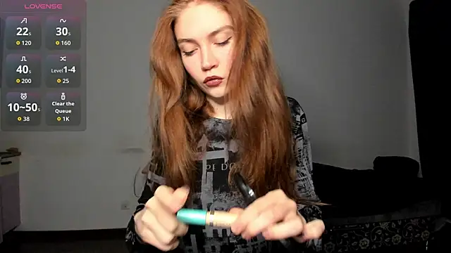 Snapshot of KitsuneRem chatting on 09/24/25, 10:13 KitsuneRem online show from 09/24/25, 10:13