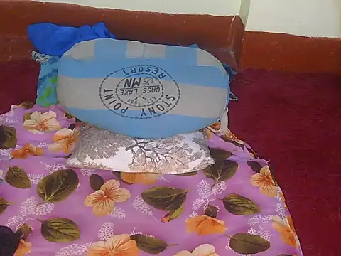 Snapshot of Pretty_hazel chatting on 02/24/26, 08:34 Pretty hazel online show from 02/24/26, 08:34