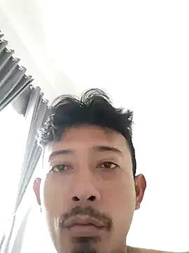 Dwirosebig online show from 10/30/25, 04:03