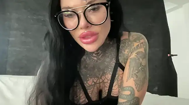Snapshot of claudiacvc95 chatting on 03/03/25, 08:16 claudiacvc95 online show from 03/03/25, 08:16