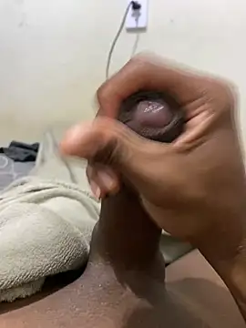 Snapshot of Ricardo063 chatting on 11/25/25, 10:15 Ricardo063 online show from 11/25/25, 10:15