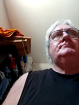 Snapshot of graham1980 chatting on 02/17/25, 03:53 graham1980 online show from 02/17/25, 03:53