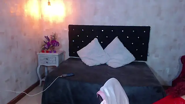 IsabelaLatina online show from 06/10/26, 07:07