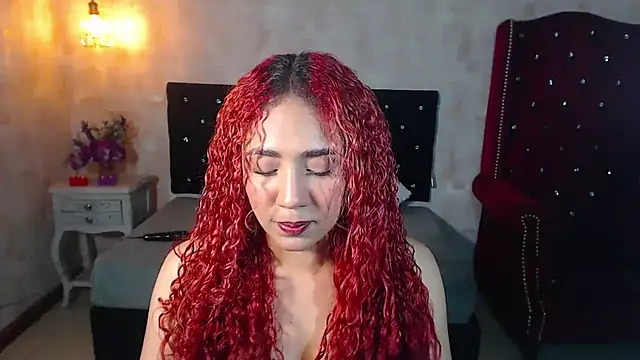 Snapshot of IsabelaLatina chatting on 06/15/26, 02:25 IsabelaLatina online show from 06/15/26, 02:25