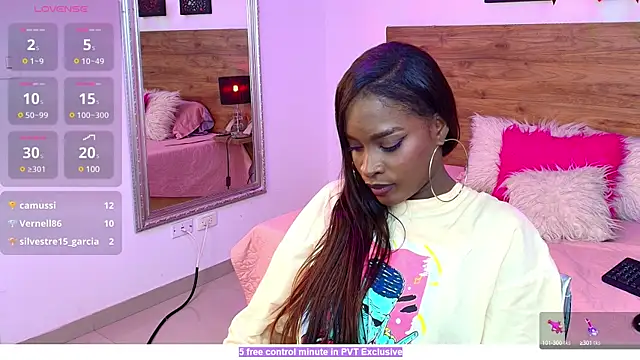 Snapshot of KAROL-SCOTT chatting on 03/08/25, 02:45 KAROL-SCOTT online show from 03/08/25, 02:45