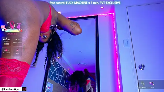 Snapshot of KAROL-SCOTT chatting on 11/01/25, 08:00 KAROL-SCOTT online show from 11/01/25, 08:00