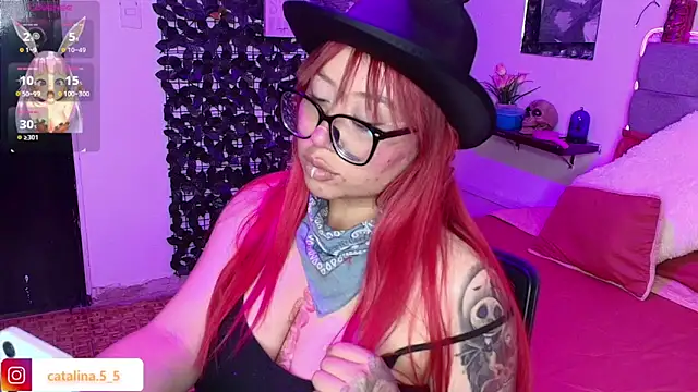 Snapshot of Kata_Bigboobs chatting on 10/17/25, 04:53 Kata Bigboobs online show from 10/17/25, 04:53