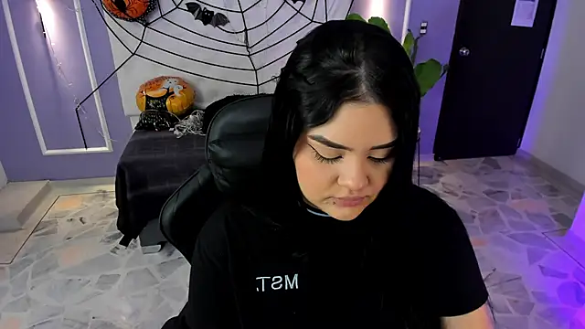 martinasaez online show from 10/22/25, 08:08