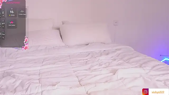 Snapshot of Victoriaxx_ chatting on 03/03/26, 08:53 Victoriaxx online show from 03/03/26, 08:53