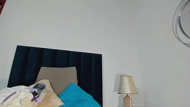 Snapshot of NoraDasilva chatting on 01/17/25, 12:42 NoraDasilva online show from 01/17/25, 12:42