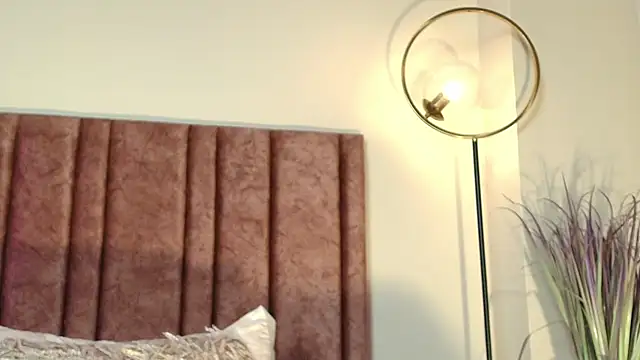 NoraDasilva online show from 11/15/25, 04:58