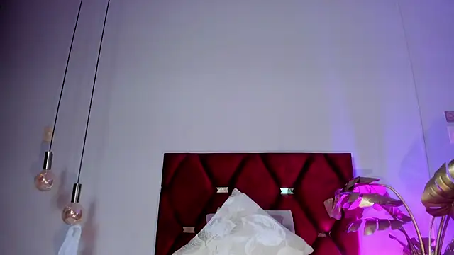 NoraDasilva online show from 12/18/25, 10:05