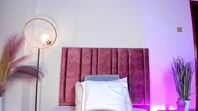 NoraDasilva online show from 04/11/26, 12:59