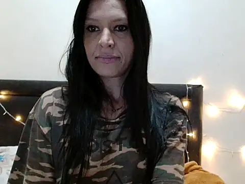 Snapshot of michelle105 chatting on 06/02/26, 05:26 michelle105 online show from 06/02/26, 05:26