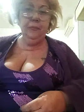 Snapshot of Merilulla chatting on 02/15/25, 12:48 Merilulla online show from 02/15/25, 12:48