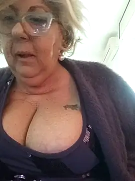 Snapshot of Merilulla chatting on 02/16/25, 09:04 Merilulla online show from 02/16/25, 09:04