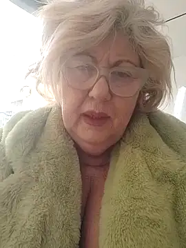 Snapshot of Merilulla chatting on 02/18/25, 12:17 Merilulla online show from 02/18/25, 12:17