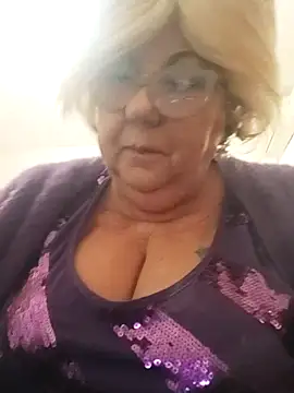 Snapshot of Merilulla chatting on 02/21/25, 10:07 Merilulla online show from 02/21/25, 10:07