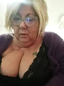 Snapshot of Merilulla chatting on 02/24/25, 04:38 Merilulla online show from 02/24/25, 04:38