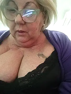 Snapshot of Merilulla chatting on 02/27/25, 01:48 Merilulla online show from 02/27/25, 01:48