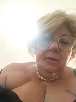 Snapshot of Merilulla chatting on 02/27/25, 12:45 Merilulla online show from 02/27/25, 12:45