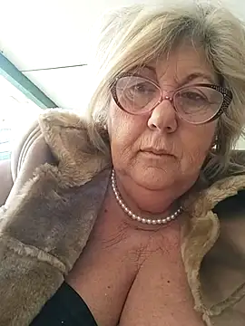 Snapshot of Merilulla chatting on 03/01/25, 11:50 Merilulla online show from 03/01/25, 11:50