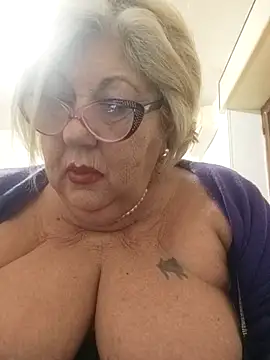 Snapshot of Merilulla chatting on 03/01/25, 06:00 Merilulla online show from 03/01/25, 06:00