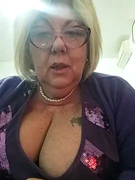 Snapshot of Merilulla chatting on 03/04/25, 01:12 Merilulla online show from 03/04/25, 01:12