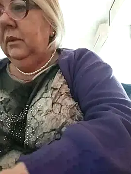 Snapshot of Merilulla chatting on 03/04/25, 08:57 Merilulla online show from 03/04/25, 08:57