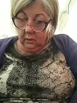 Snapshot of Merilulla chatting on 03/04/25, 02:32 Merilulla online show from 03/04/25, 02:32