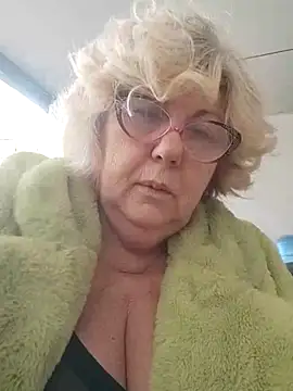 Snapshot of Merilulla chatting on 03/06/25, 12:09 Merilulla online show from 03/06/25, 12:09