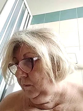 Snapshot of Merilulla chatting on 03/08/25, 10:54 Merilulla online show from 03/08/25, 10:54